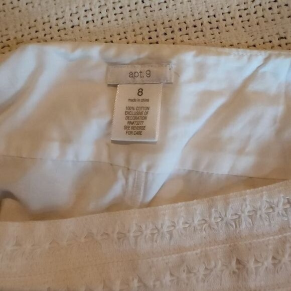 Apt. 9 Lined White Lace Throughout & Bottom Side Zippered Sz.‎ 8 Skirt - Picture 9 of 10